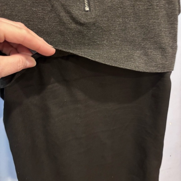 Banana Republic Tank. Size Small. Black and gray tank with zipper on back. - Picture 6 of 9